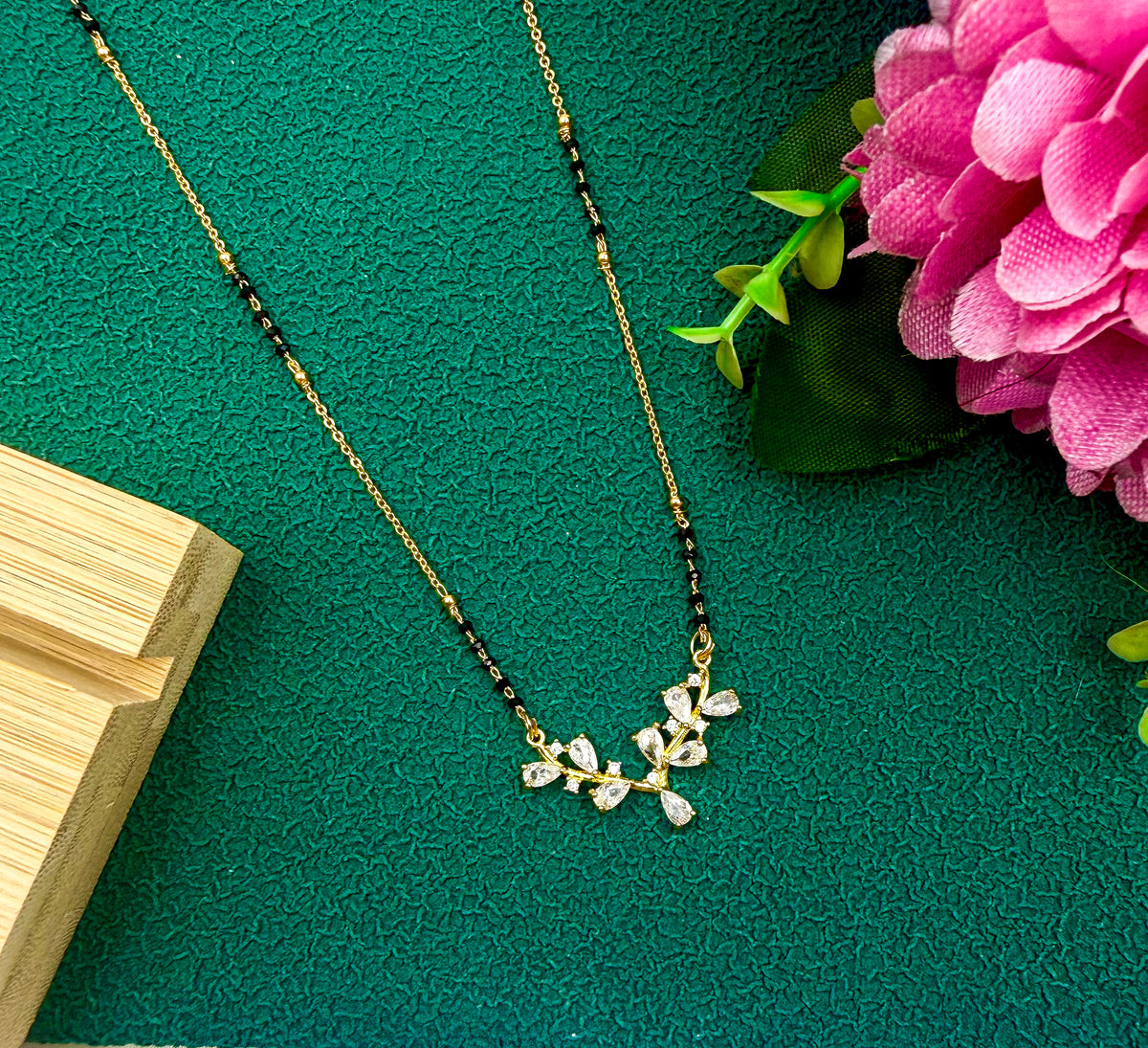 KRINIVA The Gilded Leaf Mangalsutra